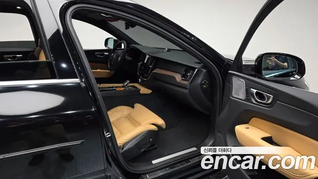Volvo XC60 — фото 10