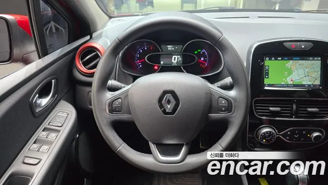 Renault Clio — фото 13