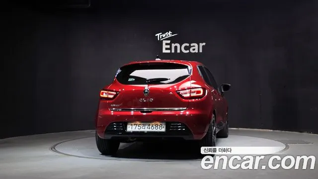 Renault Clio — фото 4
