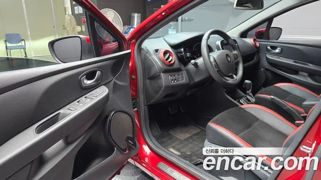 Renault Clio — фото 10