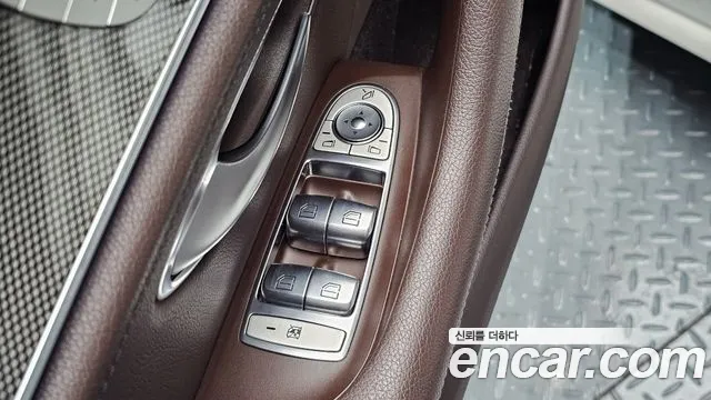 Mercedes-Benz CLS-Class — фото 18