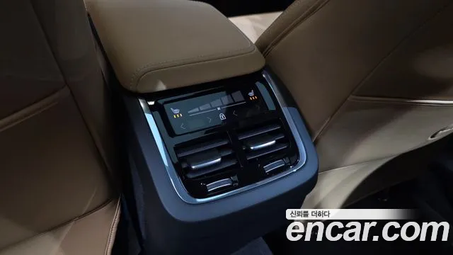 Volvo XC60 — фото 18