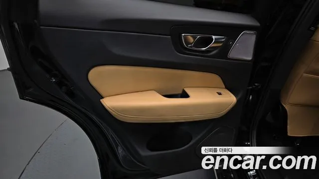Volvo XC60 — фото 25