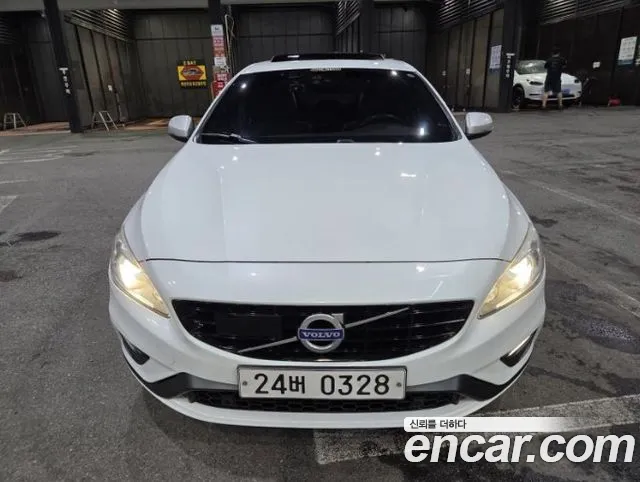 Volvo S60 — фото 1