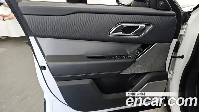 Land Rover Range Rover Velar — фото 24