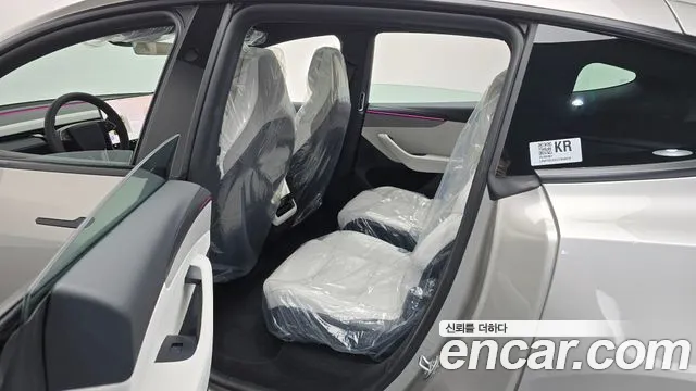 Tesla Model Y — фото 11