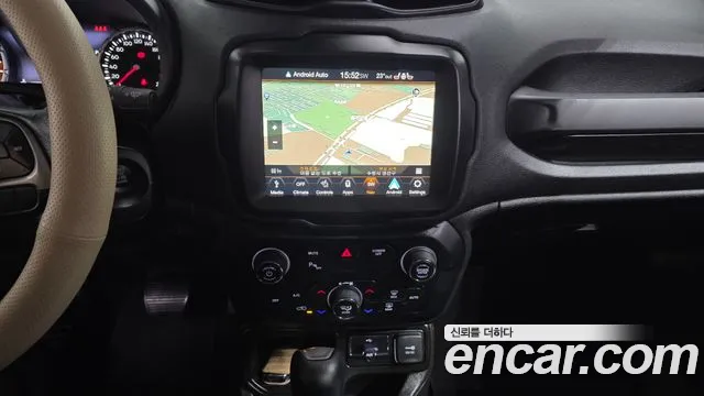 Jeep Renegade — фото 13