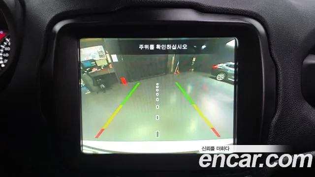 Jeep Renegade — фото 15