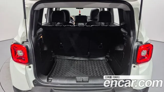 Jeep Renegade — фото 18