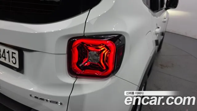 Jeep Renegade — фото 23