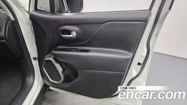 Jeep Renegade — фото 24