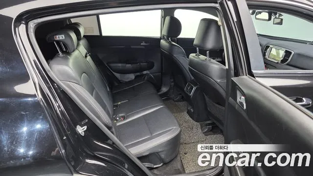 Kia Sportage — фото 12