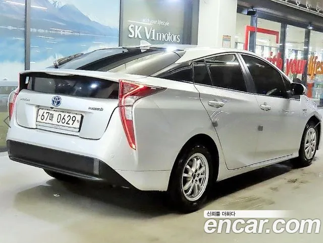 Toyota Prius — фото 4