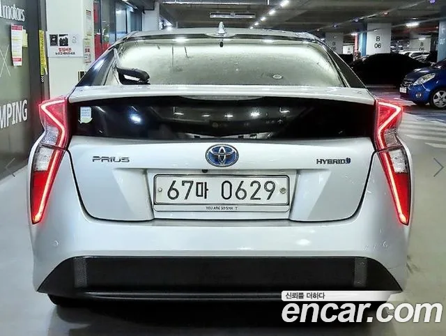 Toyota Prius — фото 5