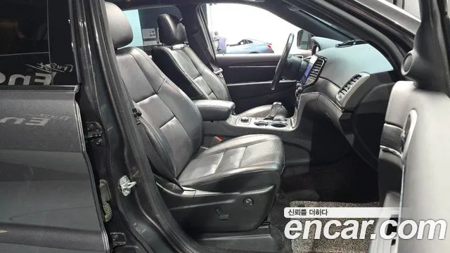 Jeep Cherokee — фото 12