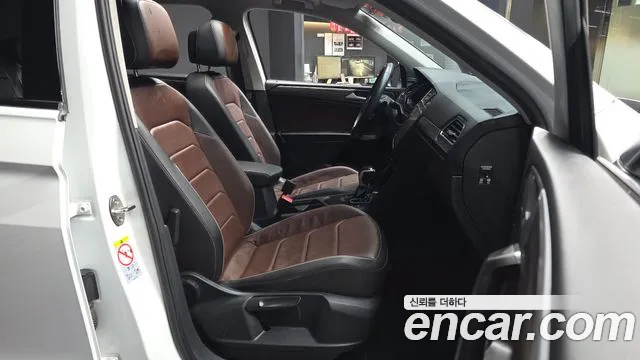 Volkswagen Tiguan — фото 11