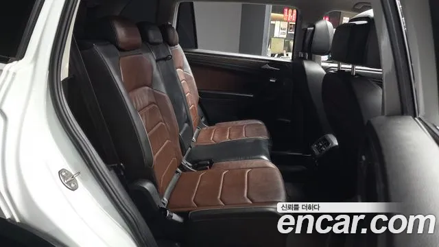 Volkswagen Tiguan — фото 12