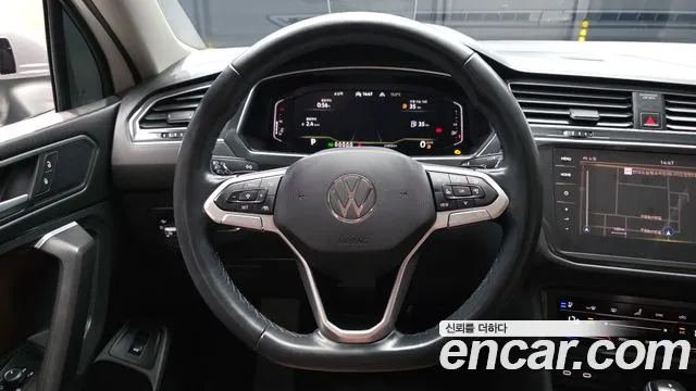 Volkswagen Tiguan — фото 13
