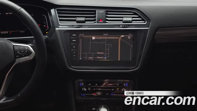 Volkswagen Tiguan — фото 15
