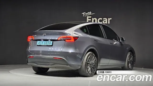 Tesla Model Y — фото 1