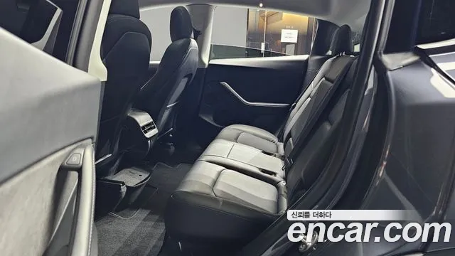 Tesla Model Y — фото 11