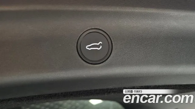 Tesla Model Y — фото 15
