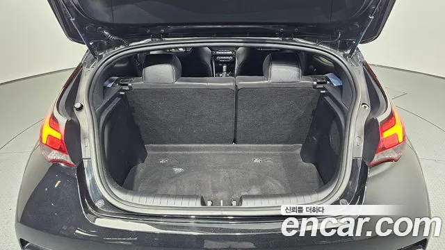 Hyundai Veloster — фото 16
