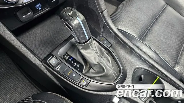 Hyundai Veloster — фото 9