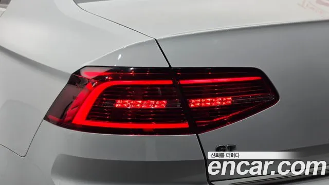 Volkswagen Passat — фото 23
