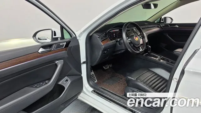 Volkswagen Passat — фото 10