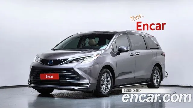 Toyota Sienna — фото 1