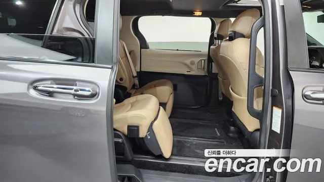 Toyota Sienna — фото 11
