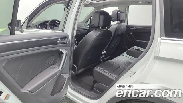 Volkswagen Tiguan — фото 11
