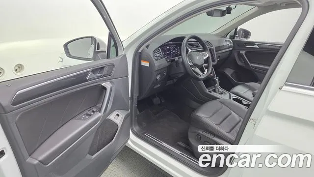 Volkswagen Tiguan — фото 10