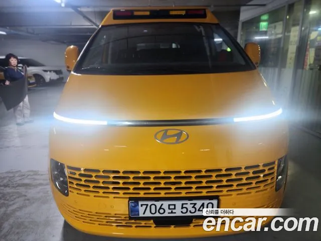 Hyundai Staria — фото 1