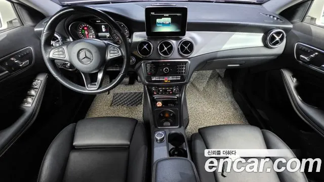 Mercedes-Benz GLA-Class — фото 7