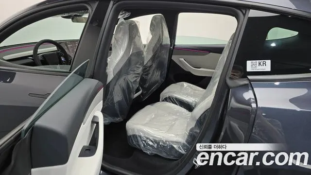 Tesla Model Y — фото 11