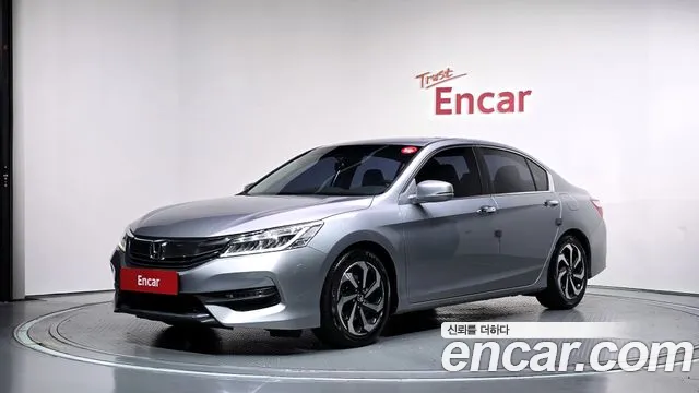 Honda Accord — фото 1