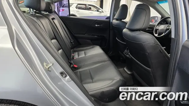 Honda Accord — фото 12