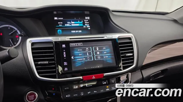 Honda Accord — фото 14