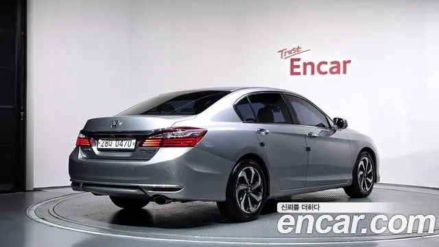 Honda Accord — фото 2