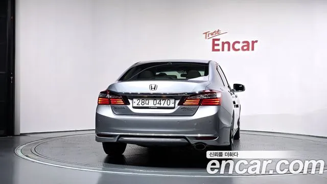 Honda Accord — фото 4