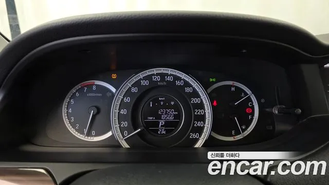 Honda Accord — фото 8
