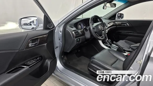 Honda Accord — фото 10
