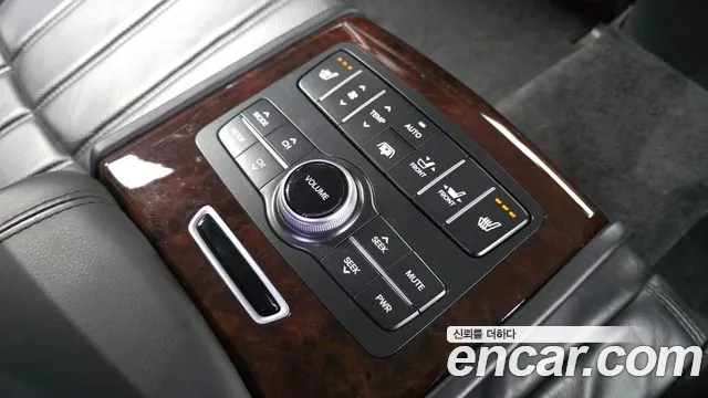 Hyundai Equus — фото 18