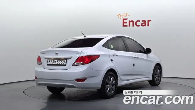 Hyundai Accent — фото 2