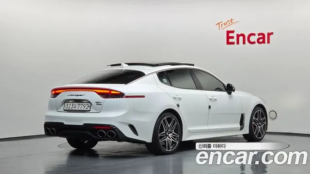 Kia Stinger — фото 1