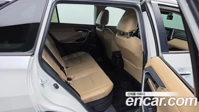 Toyota RAV4 — фото 12