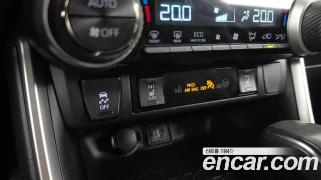 Toyota RAV4 — фото 19