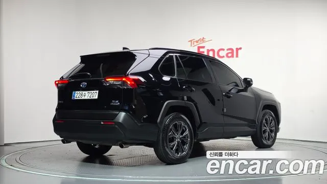 Toyota RAV4 — фото 2